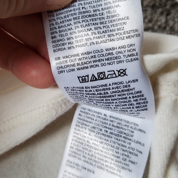 The North Face Women’s Simple Logo Crew - Picture 8 of 12